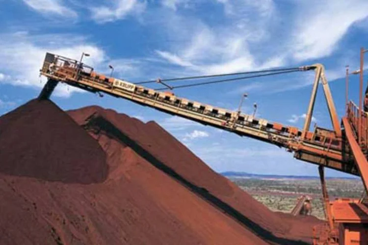 
	Extra&ccedil;&atilde;o de min&eacute;rio de ferro da Rio Tinto: na semana passada, empresa disse que iria adiar expans&atilde;o de opera&ccedil;&otilde;es de min&eacute;rio de ferro na Austr&aacute;lia para 2017
 (Divulgação)