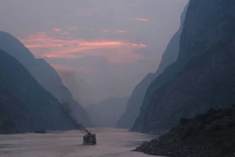 O rio Yang Tsé deve ser desviado para ajudar a região árida no norte da China (Wikimedia Commons/Andrew Hitchcock)
