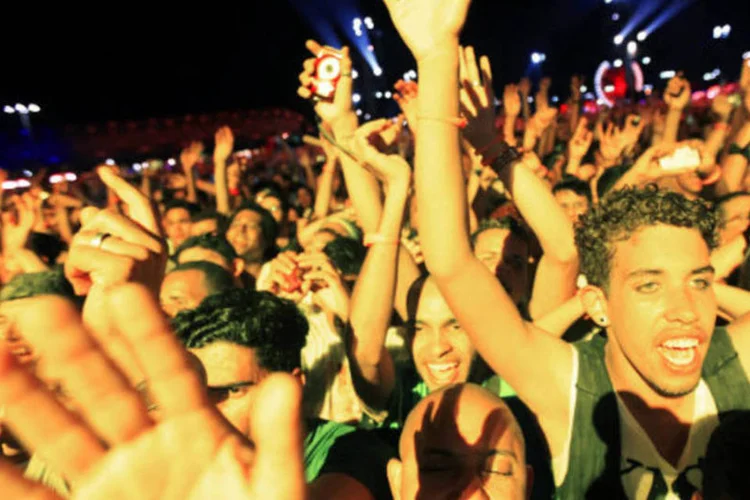 
	P&uacute;blico assiste a show no Rock in Rio: o evento ocorre em setembro deste ano
 (Ricardo Moraes/Reuters)