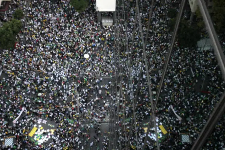 
	Protestos contra a corrup&ccedil;&atilde;o foram convocados pela internet em pelo menos 135 cidades brasileiras
 (REUTERS/Sergio Moraes)