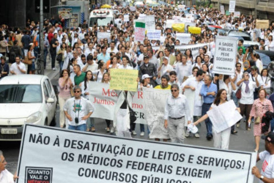 Médicos param hospitais no interior de SP