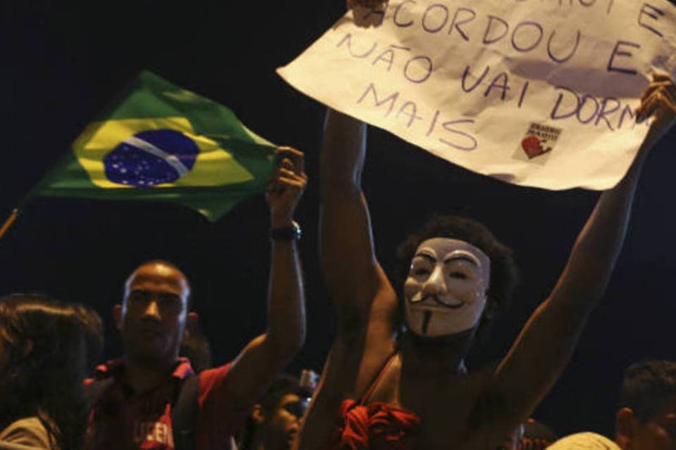 Manifestantes continuam acampados em frente à casa de Cabral