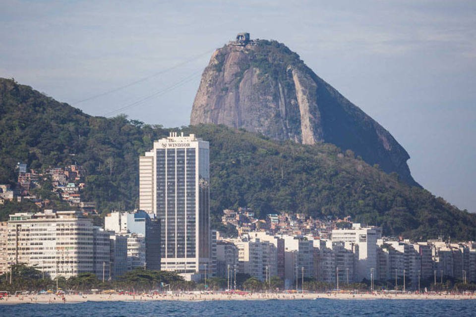 Polícia realiza perícia para saber causas de explosão no Rio