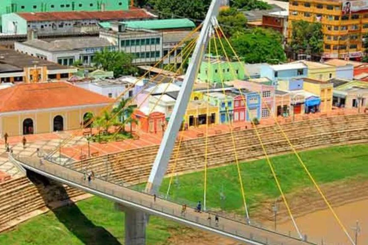 
	Rio Branco, Acre: a embaixada do Senegal solicitou ao governo do Acre a rela&ccedil;&atilde;o dos cidad&atilde;os senegaleses que est&atilde;o atualmente em territ&oacute;rio acreano.
 (Wikimedia Commons)