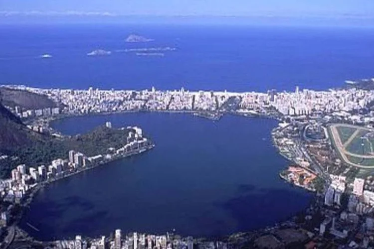 Rio de Janeiro: o terreno compreende uma área de mais de 350.000 metros quadrados, na altura do quilômetro 198 da Rodovia Presidente Dutra (.)