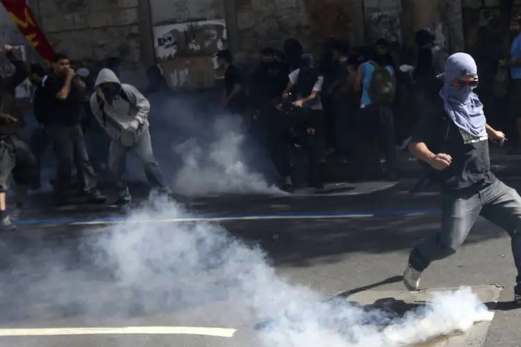 
	A Pol&iacute;cia Militar disparou bombas de g&aacute;s lacrimog&ecirc;neo e dispersou os manifestantes, que correram em dire&ccedil;&atilde;o a ruas pr&oacute;ximas
 (REUTERS/Ricardo Moraes)