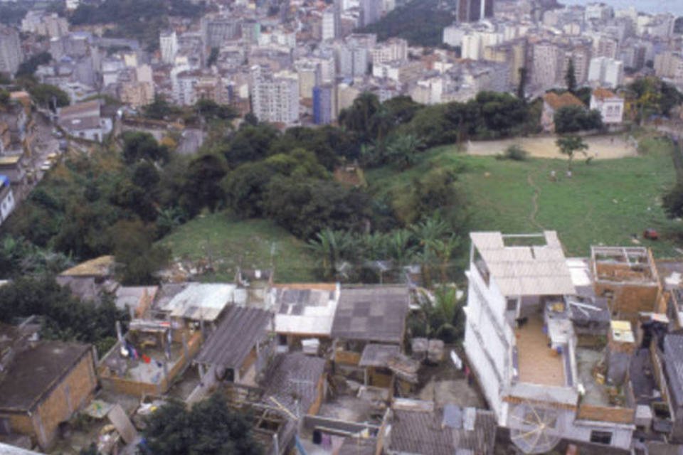 Desigualdade entre favela e asfalto cai no Rio