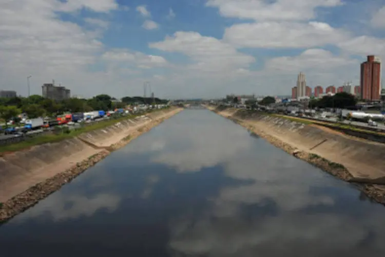 Proposta do Movimento Nossa São Paulo é usar o rio Tietê no transporte de cargas (Arquivo)