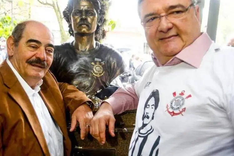 Inauguração do busto em homenagem ao Rivellino
 (Divulgação/Facebook/Corinthians)