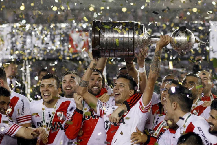 
	River Plate vence campeonato por 3 a 0 no Est&aacute;dio Monumental de Buenos Aires
 (Reuters/ Martin Acosta)