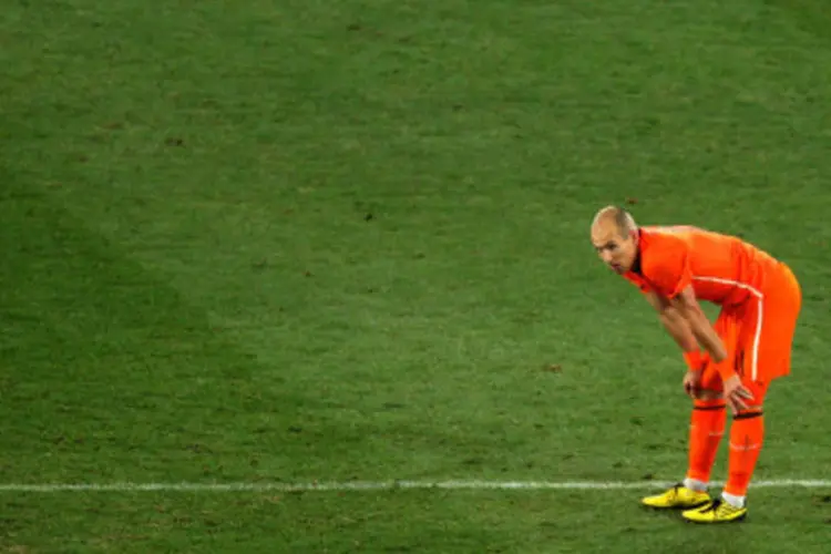 Arjen Robben se machucou durante preparação para a Copa do Mundo  (Getty Images/Cameron Spencer)
