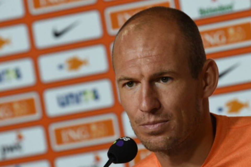 Robben diz que Holanda sai de cabeça erguida