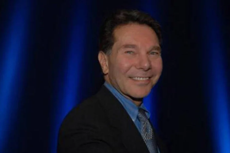 Segundo Robert Cialdini, cada situação requer um tipo de princípio de persuasão diferente (Divulgação/Exame)