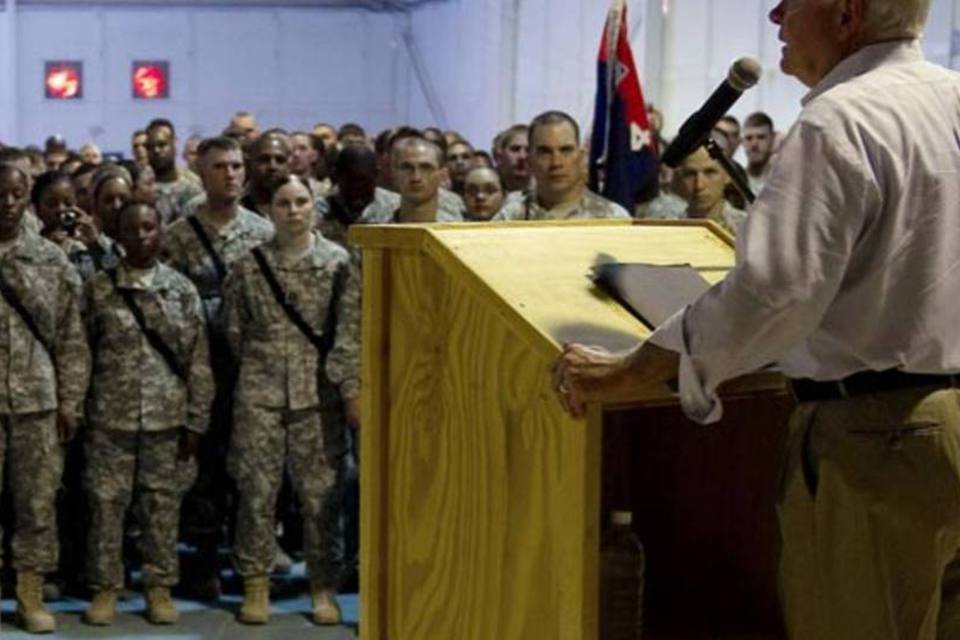 Rumsfeld admite 'possíveis erros' de tropas dos EUA no Iraque