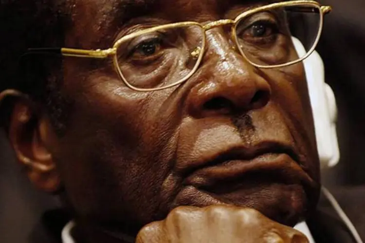 
	Mugabe: durante reuni&atilde;o para debater industrializa&ccedil;&atilde;o no sul do continente africano, o presidente do Zimb&aacute;bue defendeu que seja evitada a emigra&ccedil;&atilde;o em massa para a &Aacute;frica do Sul, para que n&atilde;o haja mais ataques
 (Wikimedia Commons/Wikimedia Commons)