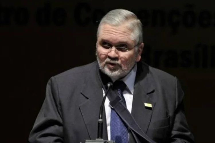 
	O procurador-geral da Rep&uacute;blica, Roberto Gurgel: &quot;N&atilde;o h&aacute; qualquer decis&atilde;o em rela&ccedil;&atilde;o a uma poss&iacute;vel investiga&ccedil;&atilde;o do caso&quot;, diz a nota do MPF
 (Marcello Casal Jr/Agência Brasil)