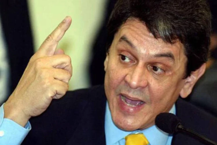
	Roberto Jefferson: ex-deputado teve pena perdoada na pris&atilde;o pelo mensal&atilde;o e quer voltar a presidir partido durante processo de impeachment.
 (Jamil Bittar/Reuters)