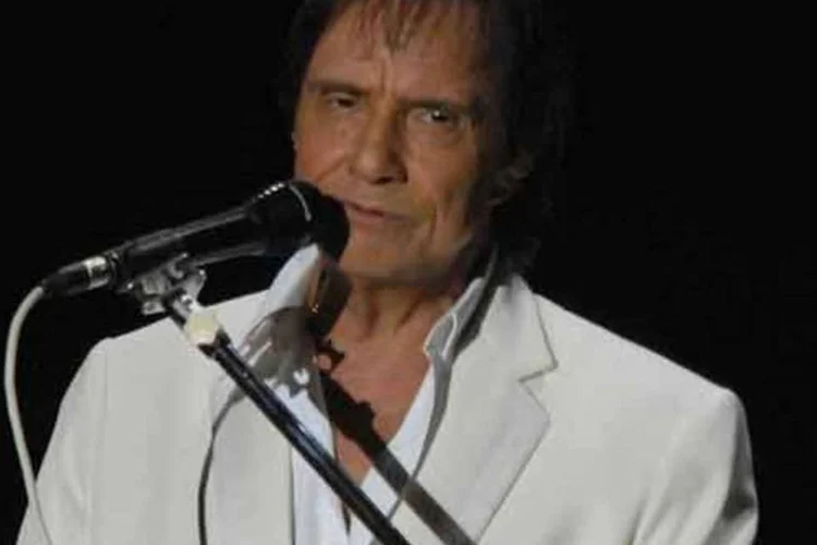 
	Roberto Carlos: cantor, que deve completar 72 anos em abril, j&aacute; lan&ccedil;ou 41 &aacute;lbuns de est&uacute;dio
 (CONTIGO)