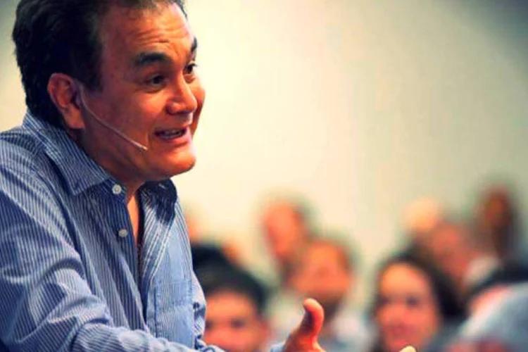 
	Roberto Shinyashiki: &quot;sucesso significa ajudar o seu cliente a resolver problema, fracasso &eacute; n&atilde;o conseguir ajudar o cliente a resolver o problema&quot;
 (.)