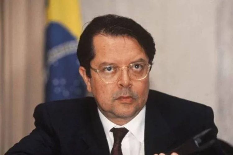 Roberto Macedo, em 1992, no Ministério da Fazenda: "A gente chamava de corte de vento" (Claudio Versiani/Veja)