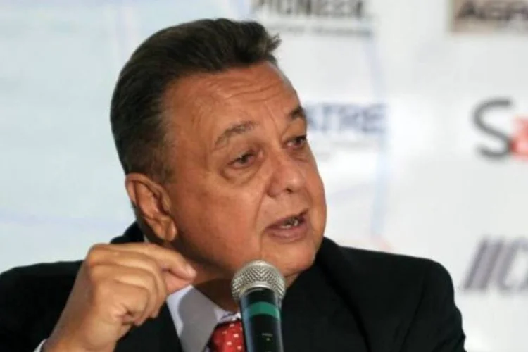 
	Roberto Rodrigues disse que falta ao Brasil uma pol&iacute;tica energ&eacute;tica definida, de forma a beneficiar o setor de etanol
 (Agência Brasil)