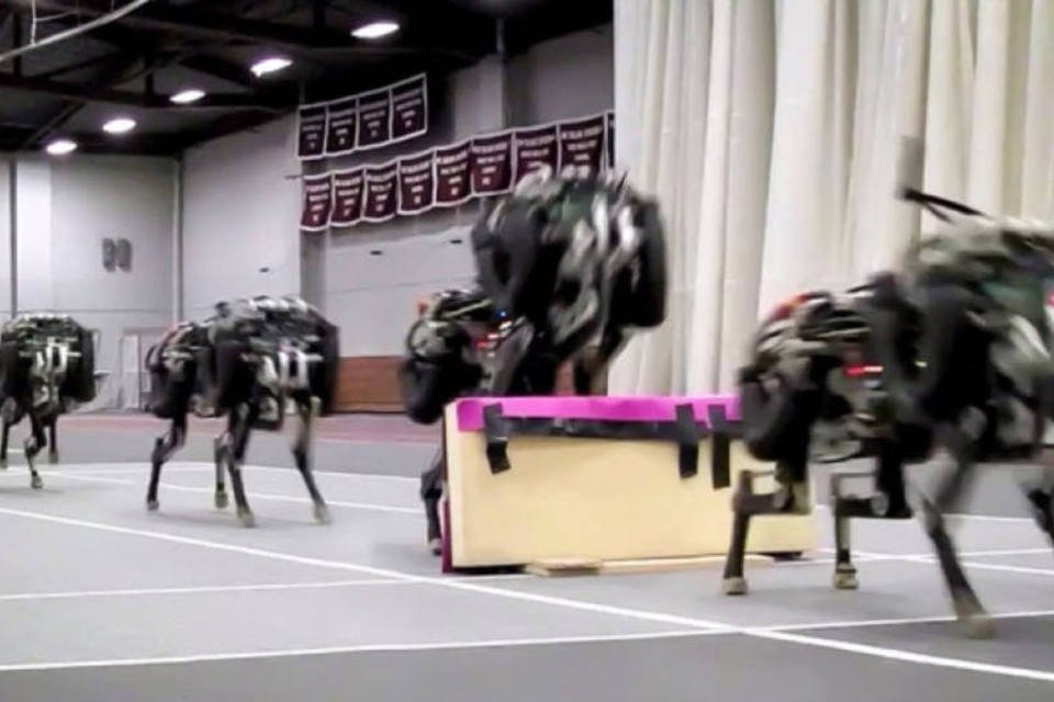 Robô-guepardo do MIT agora consegue saltar obstáculos