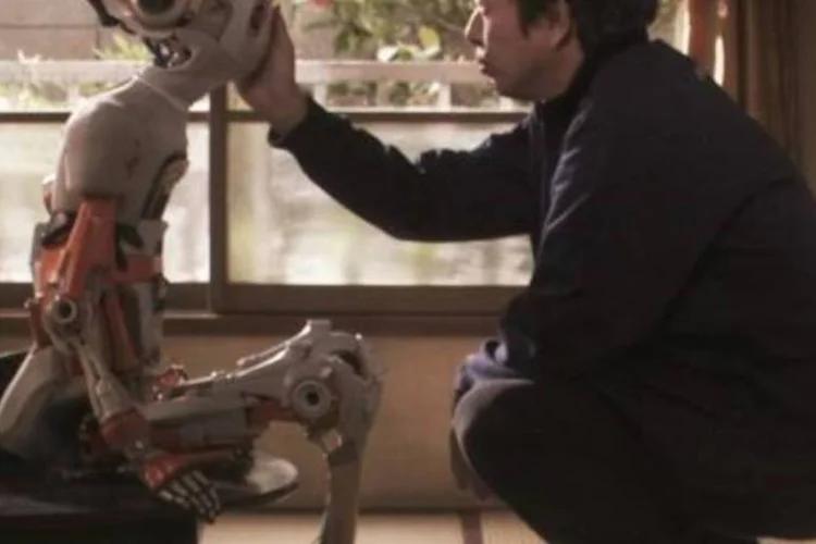 
	Homem e rob&ocirc;: segundo o Minist&eacute;rio de Com&eacute;rcio e Ind&uacute;stria, espera-se que a produ&ccedil;&atilde;o da ind&uacute;stria rob&oacute;tica japonesa alcance em 2020 cerca de 2,9 trilh&otilde;es de ienes

