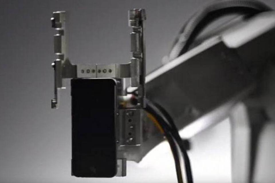 Robô da Apple desmonta iPhones em 11 segundos