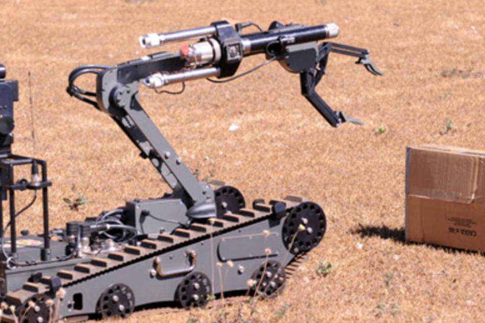 PF mostra novo robô antibomba que usará em 2014