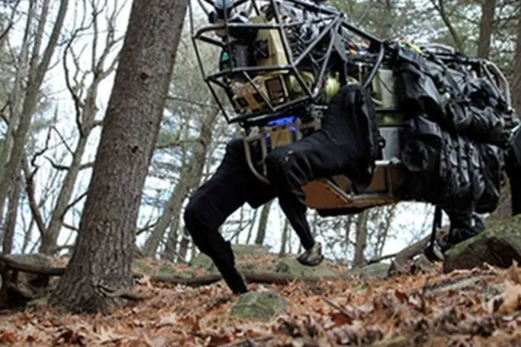
	Rob&ocirc; LS3, da Boston Dynamics, comprada pelo Google: &quot;animais&quot; chegam em qualquer lugar - e conseguem ser ao mesmo tempo espetaculares e amedrontadores
 (Divulgação)