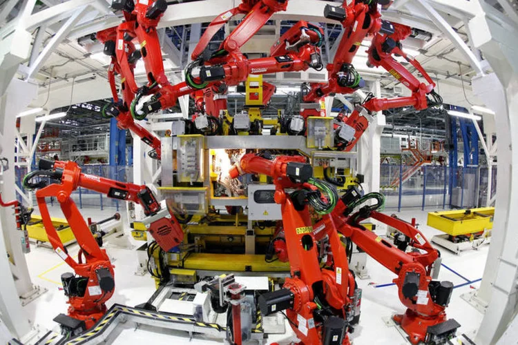 
	F&aacute;brica da Fiat: ind&uacute;stria ter&aacute; maior integra&ccedil;&atilde;o entre humanos e rob&ocirc;s no futuro
 (Alessia Pierdomenico/Bloomberg)