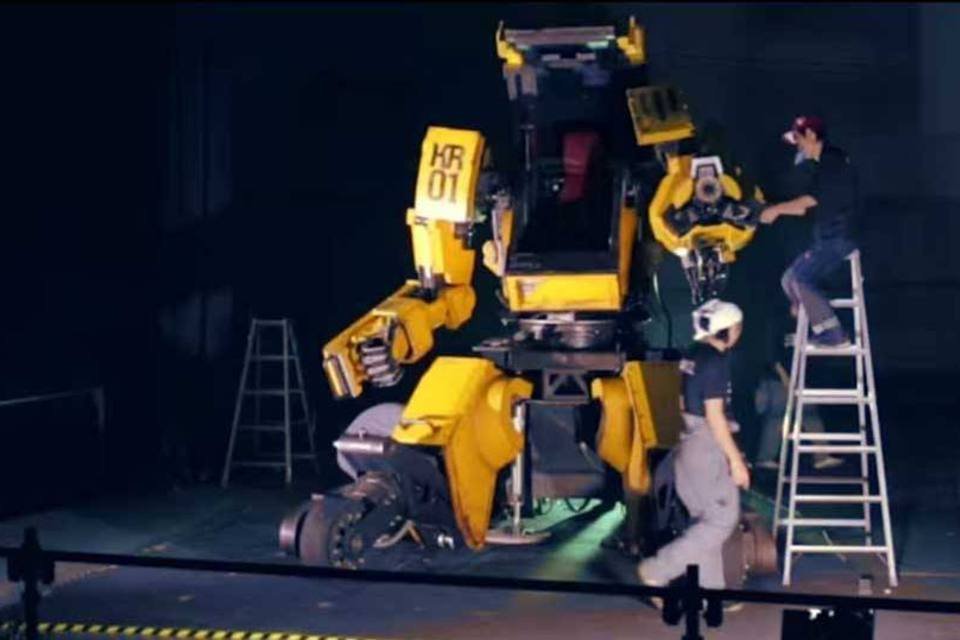 Japoneses aceitam desafio de batalha entre robôs gigantes