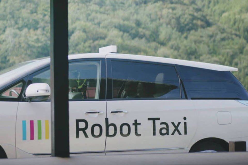 Japão começa a testar táxis sem motoristas em 2016
