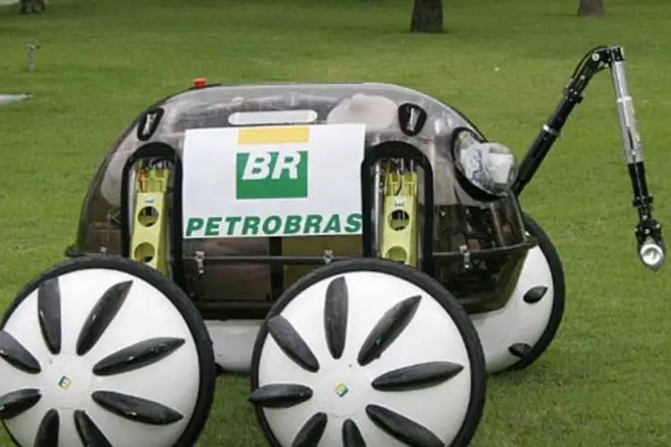 O Chico, construído pela Petrobras em 2008, é o único robô brasileiro incluído na enciclopédia (Reprodução / IEEE)
