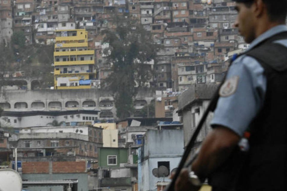 Ataque à UPP deixa um morto e três feridos no Rio