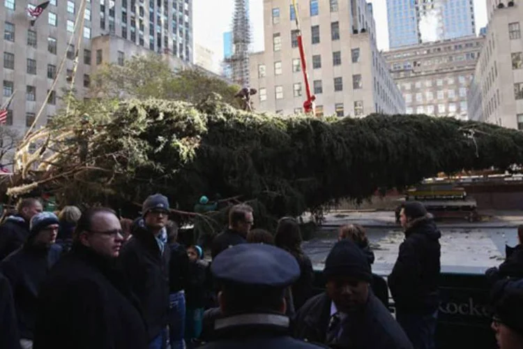 
	Rockefeller Center, em Nova York: A &aacute;rvore ser&aacute; levada um caminh&atilde;o de 35 metros de comprimento at&eacute; o complexo comercial
 (Getty Images)