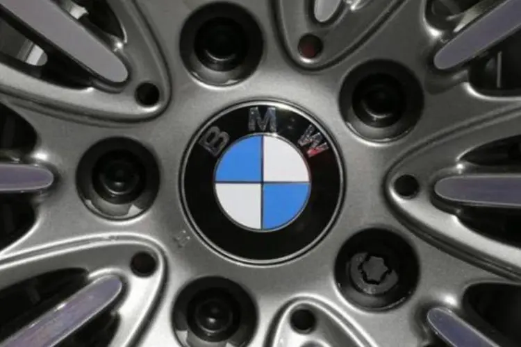 
	Logo da BMW: &quot;Inicialmente, a f&aacute;brica dever&aacute; produzir tr&ecirc;s modelos: Sedan S&eacute;rie 3, Hatch S&eacute;rie 1 e X1 Crossover&quot;, segundo o comunicado estadual
 (Christian Hartmann/Reuters)