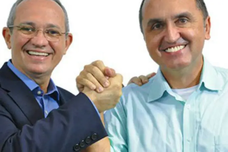 
	Rodiney Miranda (d), novo prefeito de Vila Velha, e seu vice-prefeito: Miranda ocupou a cargo de deputado estadual do Esp&iacute;rito Santo
 (Divulgação)