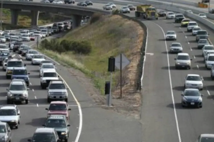Rodovia: Desde a 0h da última terça, mais de 398 mil veículos seguiram rumo à Baixada Santista (Justin Sullivan/AFP)