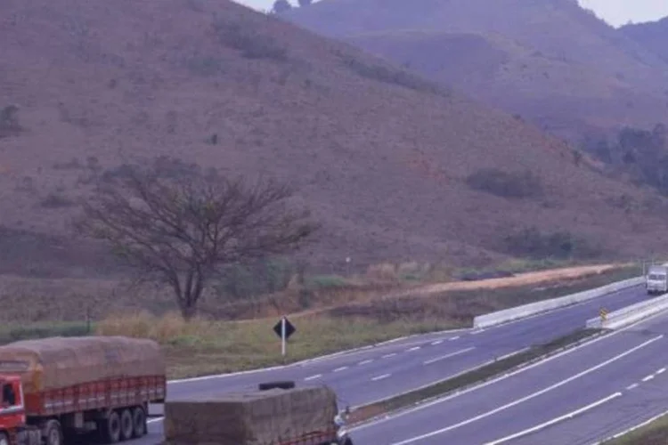 Uma pessoa ficou levemente ferida e foi levada para o Pronto-socorro de Queluz (Bia Parreiras/EXAME)