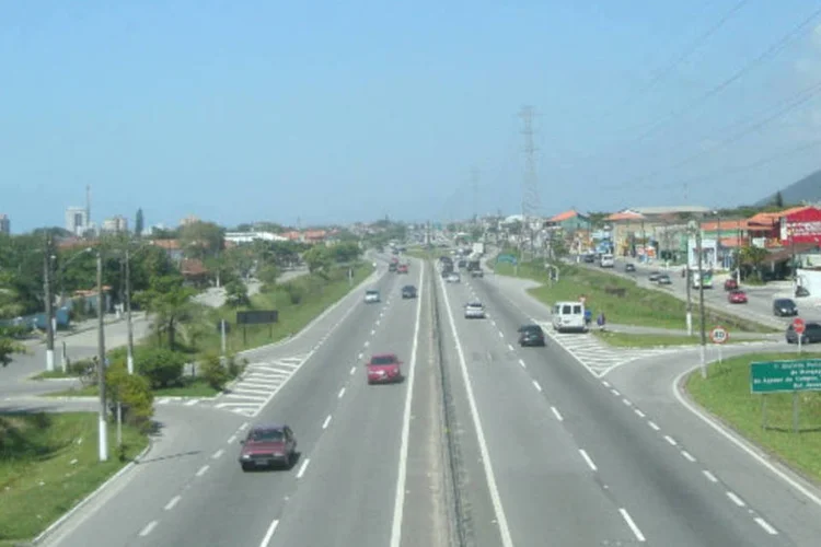 
	Rodovias: MP aprovada pela C&acirc;mara devolve controle de estradas ao governo federal, que pode privatiz&aacute;-las
 (Gb Alves/Wikimedia Commons)
