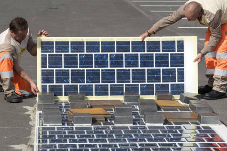 França vai transformar rodovias em miniusinas solares