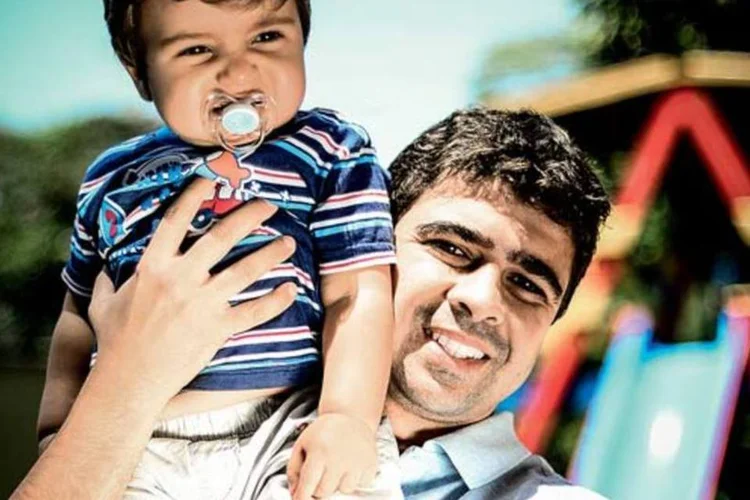 Rodrigo Byrro e Lucas, de 1 ano: o pai já contratou plano de previdência para o filho  (Alexandre Battibugli/EXAME.com)