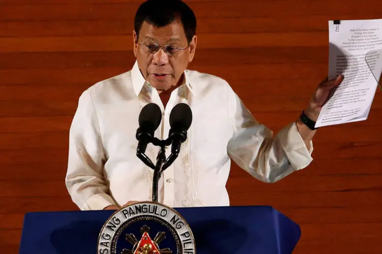 
	Rodrigo Duterte: declara&ccedil;&atilde;o foi feita &agrave; imprensa antes de voar para o Laos para participar na c&uacute;pula
 (Erik De Castro/Reuters)