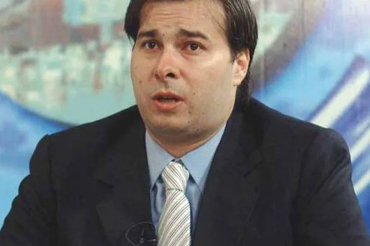 
	&Agrave; tarde, Rodrigo Maia havia dito que a proposta garantiria o uso dos 60% para os pr&oacute;ximos dois anos
 (AGÊNCIA BRASIL)