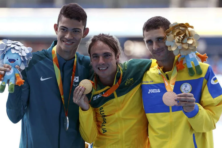 
	Parreira: o ouro ficou com o australiano Davidson Brayden, que tamb&eacute;m atingiu 5,62m em seu melhor salto, mas garantiu o ouro pelo desempate
 (Jason Cairnduff / Reuters)
