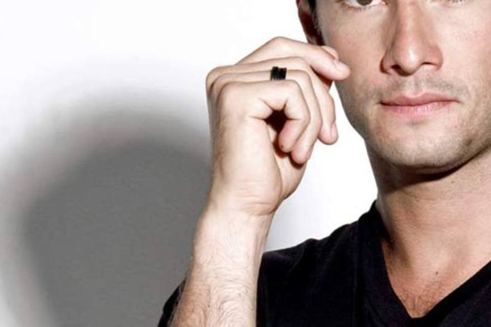 Rodrigo Santoro recebe bênção do papa para viver Jesus