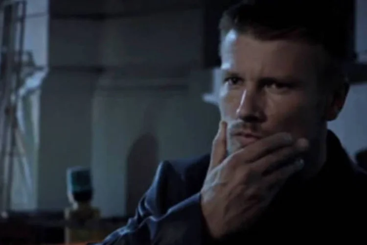 Rodrigo Hilbert em comercial da Axe: “Roubo”, criado pela agência Ponce, traz à tona a questão da beleza masculina no jogo da conquista (Reprodução/YouTube)