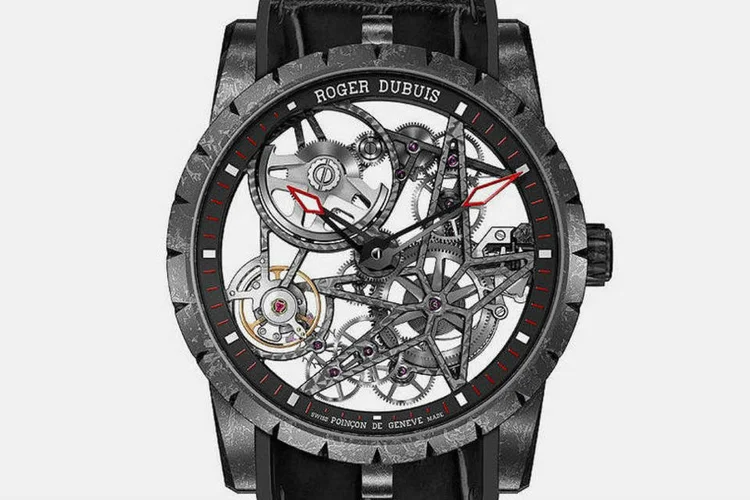 
	Roger Dubuis Excalibur Automatic Skeleton Carbon: o novo rel&oacute;gio segue o tema de esqueletiza&ccedil;&atilde;o apresentado pela relojoaria na edi&ccedil;&atilde;o 2015 da feira
 (WatchTime Brasil)