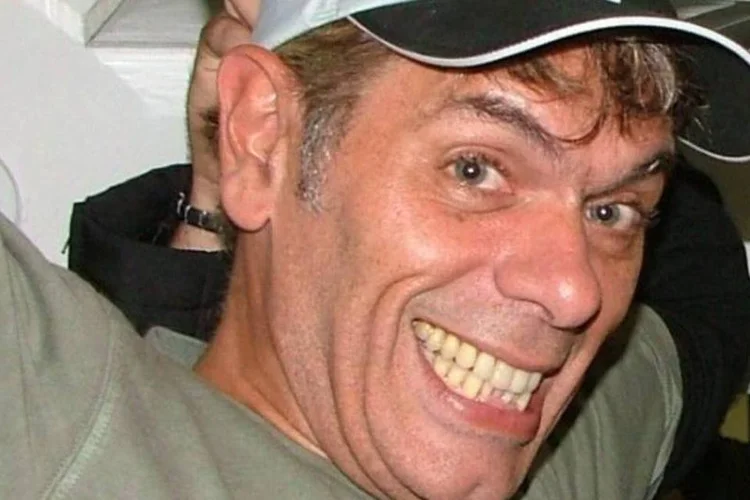 
	Roger Moreira: &quot;N&atilde;o quero culpar ou desculpar ningu&eacute;m, mas os pr&oacute;prios ciclistas n&atilde;o viram a ressaca?&quot;, postou o m&uacute;sico no Twitter.
 (Wikimedia Commons)